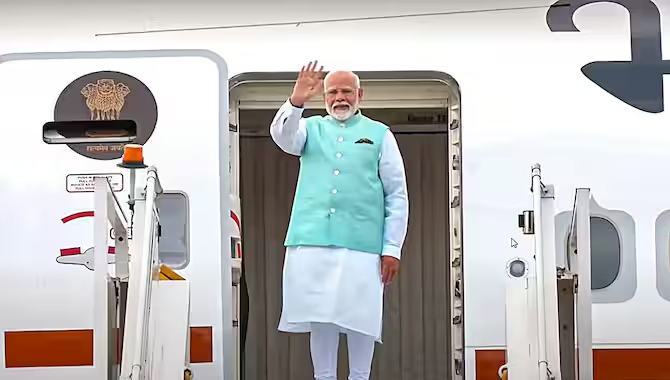 రష్యాలో బ్రిక్స్ సమావేశాలు.. బయలుదేరిన ప్రధాని మోదీ రష్యాలో బ్రిక్స్ సమావేశాలు.. బయలుదేరిన ప్రధాని మోదీ