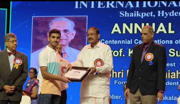 వారిని వాటికి దూరంగా ఉంచాలి : వెంకయ్యనాయుడు
