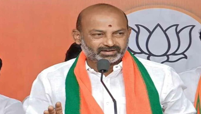 కాళేశ్వరం బీఆర్‌ఎస్‌కు.. మూసీ కాంగ్రెస్‌కు : బండి సంజయ్‌