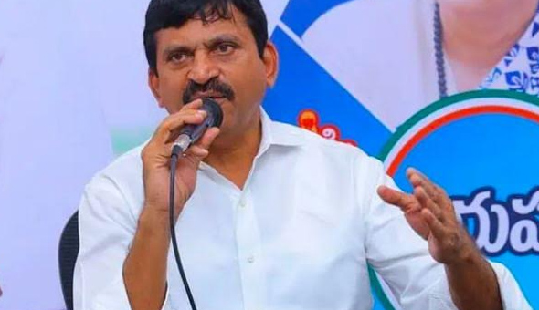 తెలంగాణలో పొలిటికల్ బాంబ్.. పొంగులేటి కామెంట్ కలకలం…?