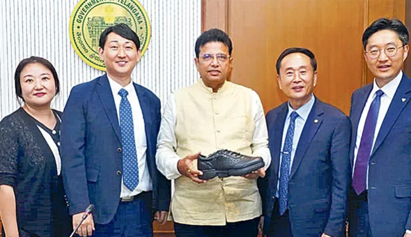 కొరియా షూ సంస్థ ప్రతినిధులతో మంత్రి శ్రీధర్‌బాబు భేటీ .. రూ.300 కోట్లతో