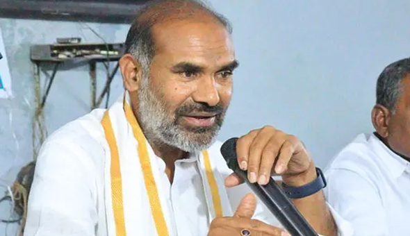 తెలంగాణ ప్రజలు మిమ్మిల్ని పట్టించుకోరు : ఆది శ్రీనివాస్‌