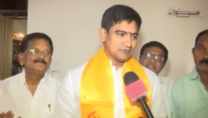 ఏపీఎన్ఆర్టీ గవర్నింగ్ బాడీ చైర్మన్గా మంత్రి కొండపల్లి శ్రీనివాస్ ఏపీఎన్ఆర్టీ గవర్నింగ్ బాడీ చైర్మన్గా మంత్రి కొండపల్లి శ్రీనివాస్