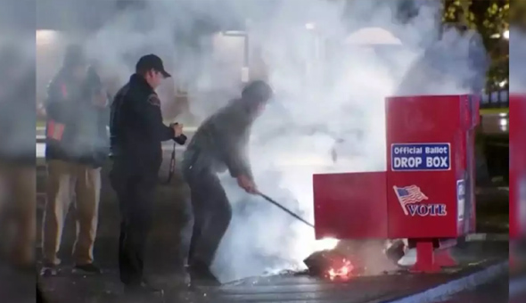 అమెరికాలో దారుణం… బ్యాలెట్‌ బ్యాక్సులకు