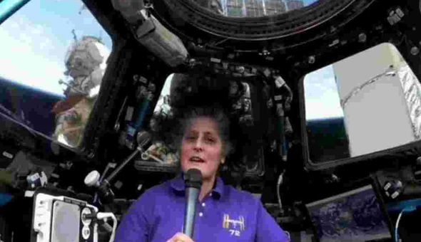 సునీత విలియమ్స్ అంతరిక్షం నుండి దీపావళి శుభాకాంక్షలు సునీత విలియమ్స్ అంతరిక్షం నుండి దీపావళి శుభాకాంక్షలు