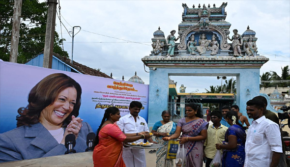 కమలా హారిస్‌ గెలుపుకై తమిళనాడులోని.. పూర్వీకుల గ్రామంలో పూజలు