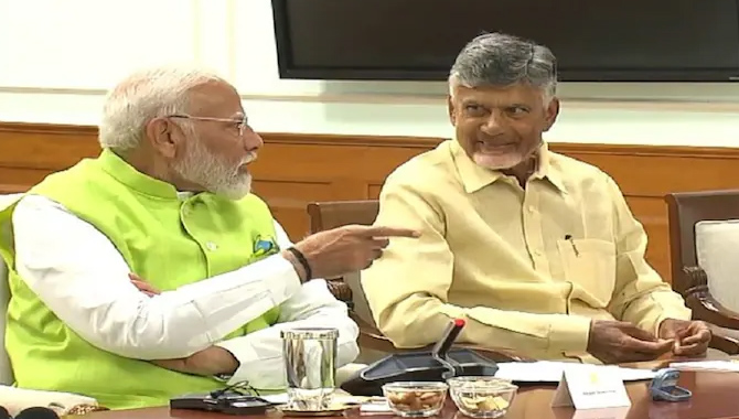 అత్యంత శక్తిమంతుడు ప్రధాని మోదీ … ముఖ్యమంత్రుల్లో చంద్రబాబు