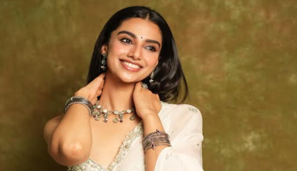 ‘మట్కా’లో ఇప్పటివరకూ చేయని డిఫరెంట్ క్యారెక్టర్ చేశాను : మీనాక్షి చౌదరి  