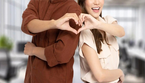 చైనా కంపెనీ వింత ప్రకటన చైనా కంపెనీ వింత ప్రకటన