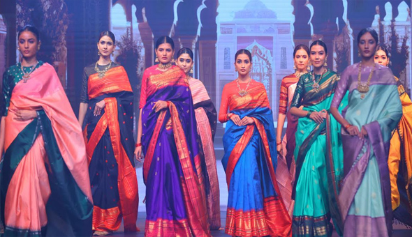 Adhvaria Silks : ఆధ్వరియా సిల్క్స్ ఆధ్వర్యంలో జరిగిన ఫ్యాషన్ షో అదరహో అనిపించింది…