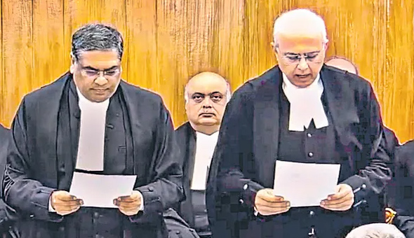 Supreme Court: సుప్రీం జడ్జీగా జస్టిస్ మన్మోహన్ ప్రమాణం