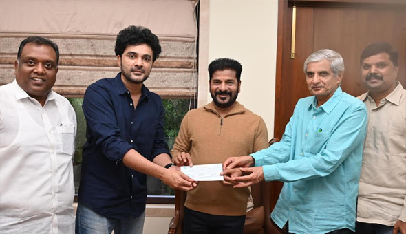 Siddhu Jonnalagadda: ముఖ్యమంత్రి రేవంత్ రెడ్డి ని కలసి రూ.15 లక్షల చెక్కును అందజేసిన సిద్ధు జొన్నలగడ్డ